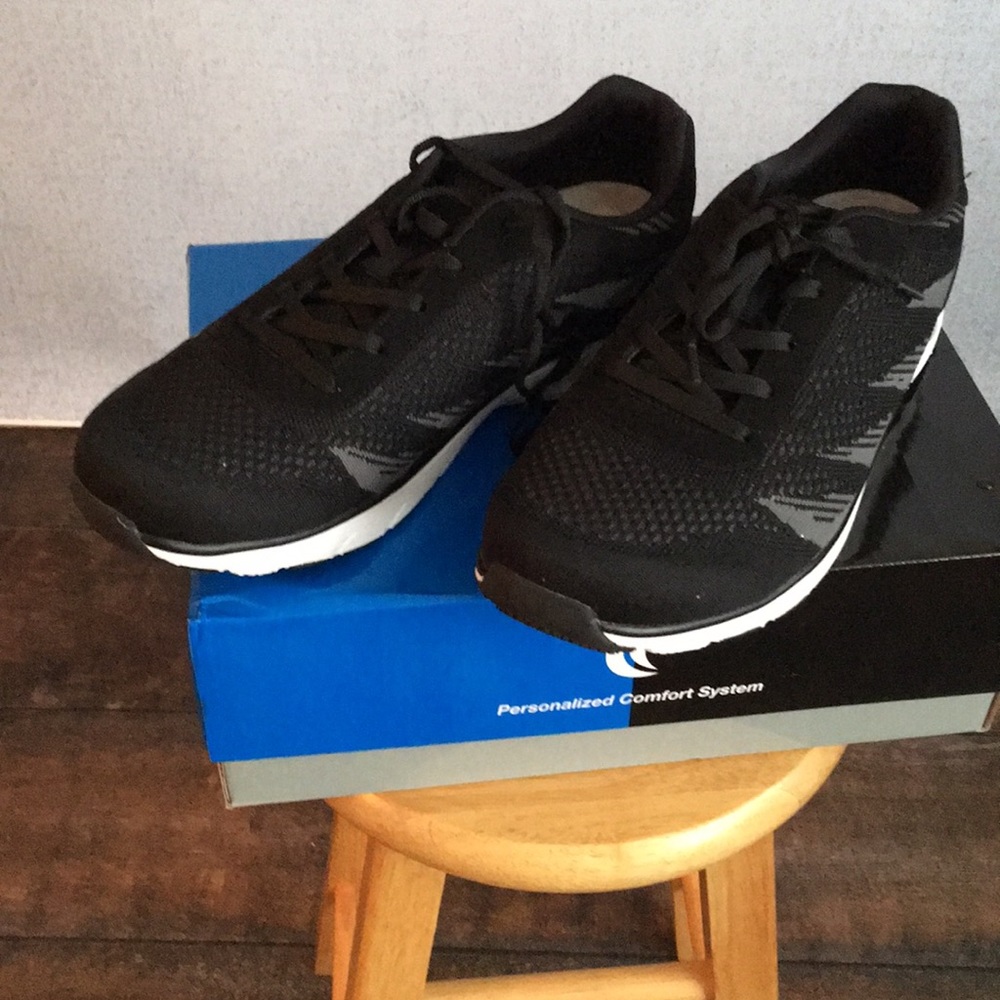 Men’s therafit mesh trainer.